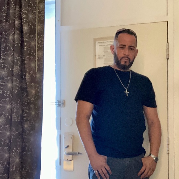 Meet your Posher, Erik - Picture 2 of 6